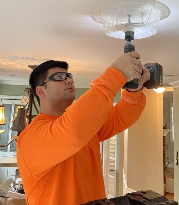 New Jersey electrician working with Four Winds Electric